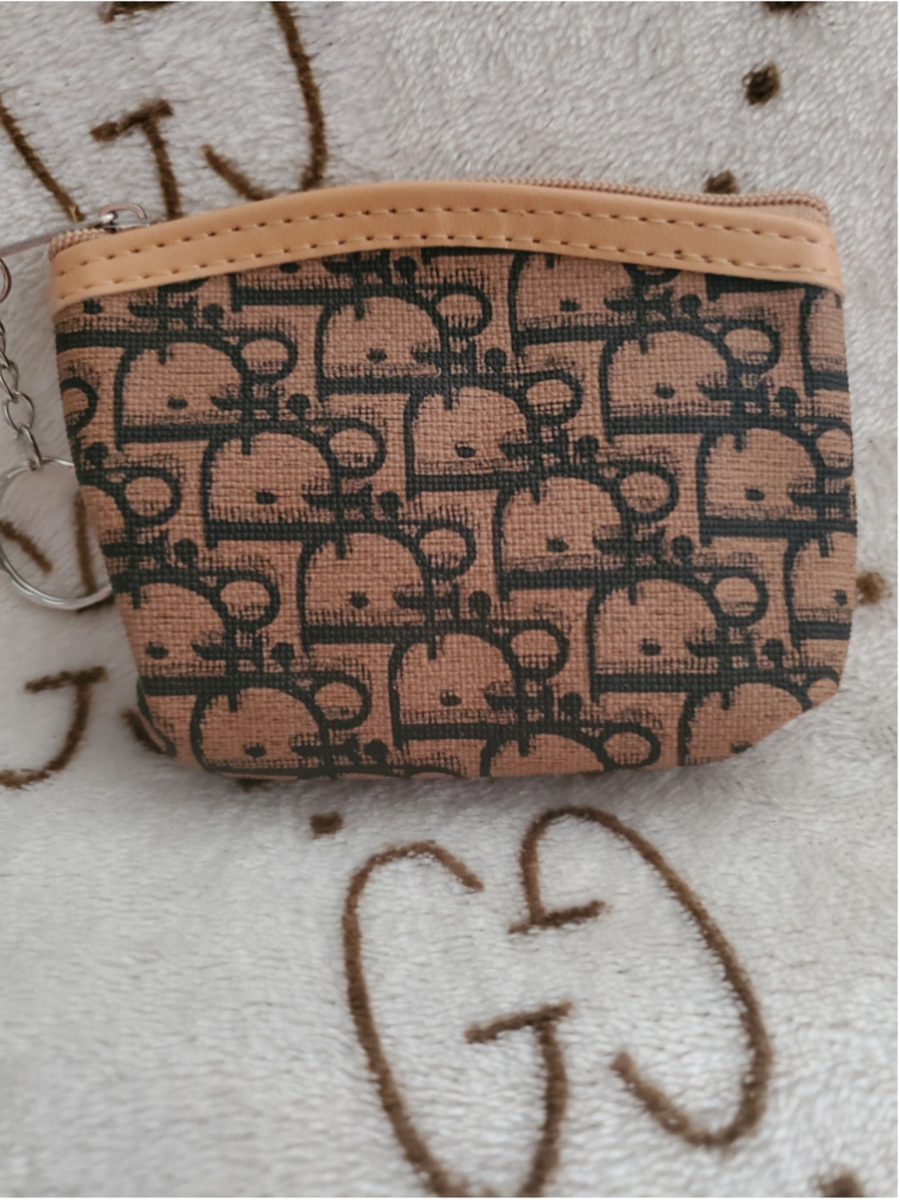 Baby this Beige Black coin purse is everything
